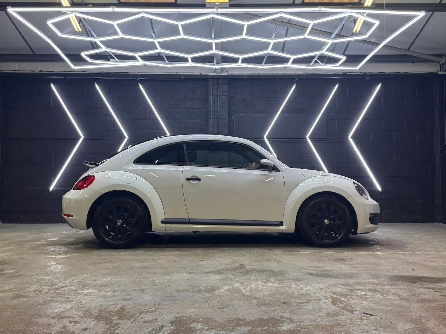 Used Volkswagen Beetle 2015 for sale - 77494795: Photo 30