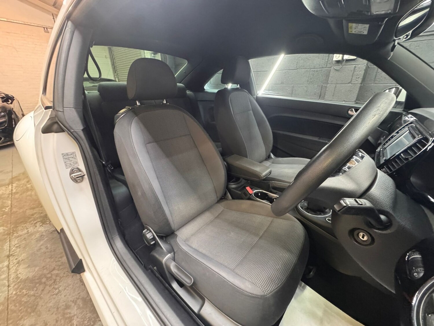 Used Volkswagen Beetle 2015 for sale - 77494795: Photo 35