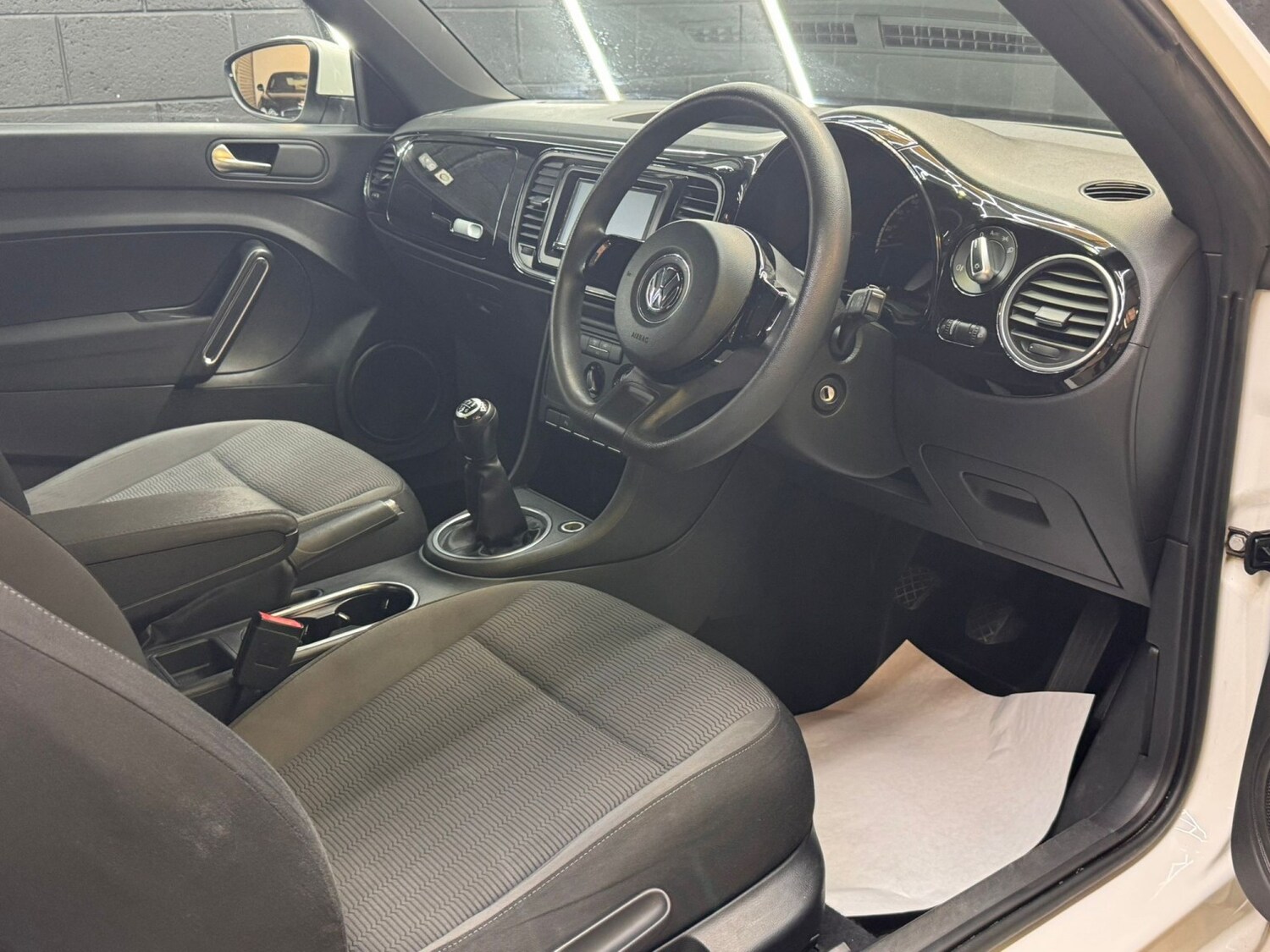 Used Volkswagen Beetle 2015 for sale - 77494795: Photo 36