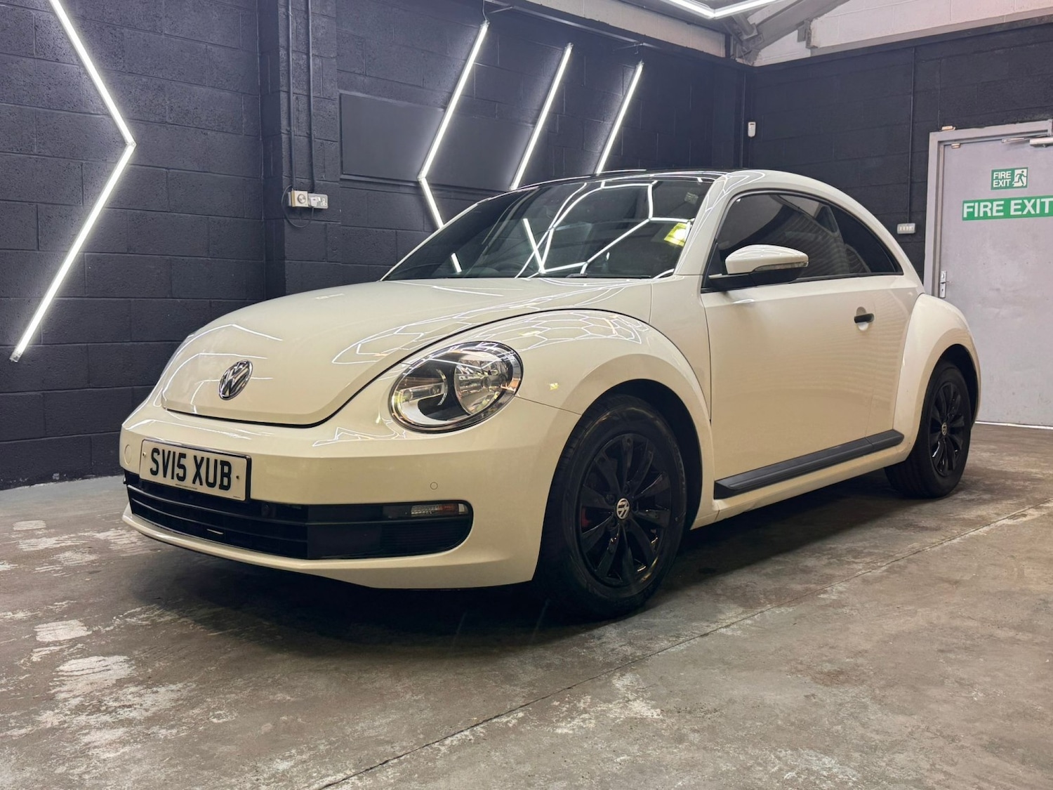 Used Volkswagen Beetle 2015 for sale - 77494795: Photo 4