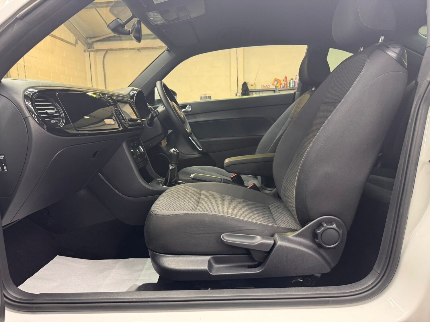 Used Volkswagen Beetle 2015 for sale - 77494795: Photo 40