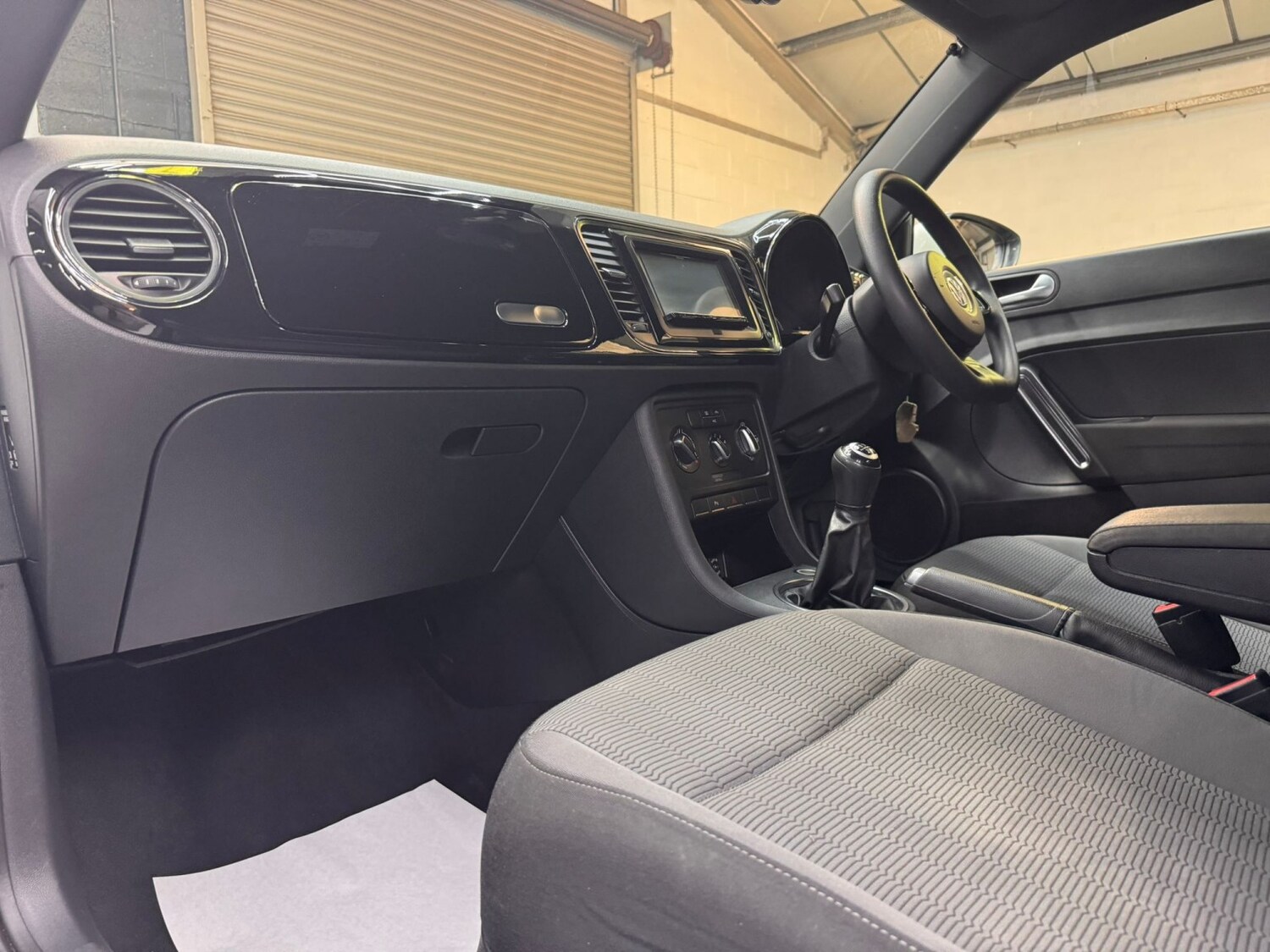 Used Volkswagen Beetle 2015 for sale - 77494795: Photo 45