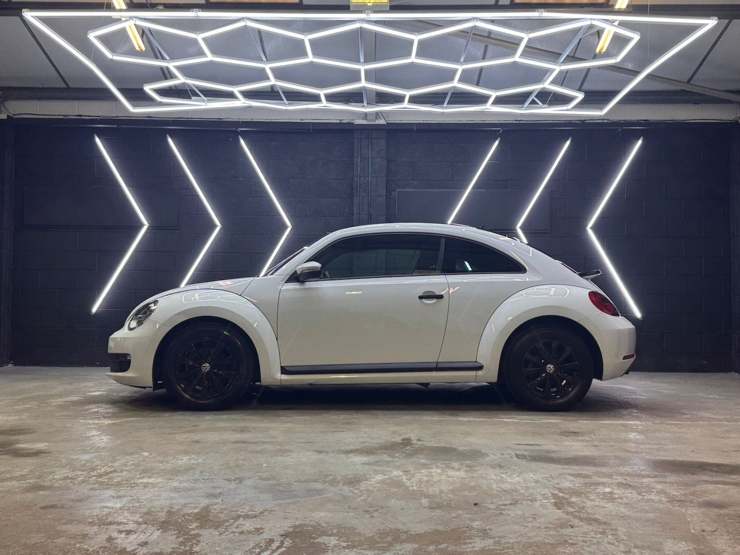 Used Volkswagen Beetle 2015 for sale - 77494795: Photo 6