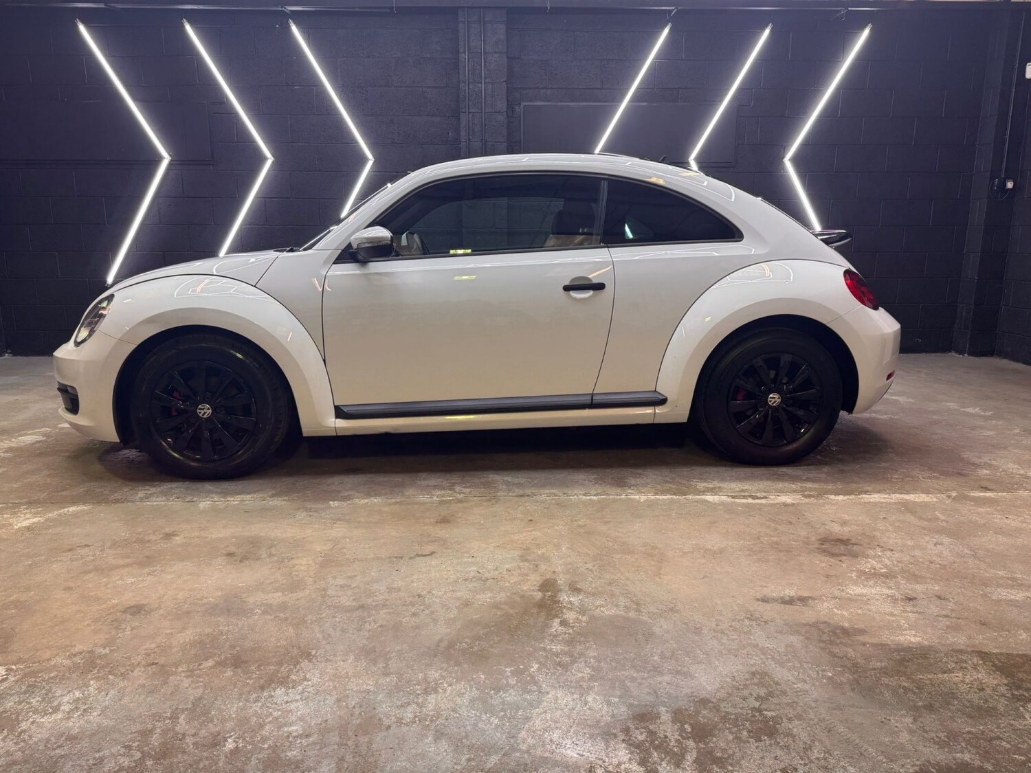 Used Volkswagen Beetle 2015 for sale - 77494795: Photo 9