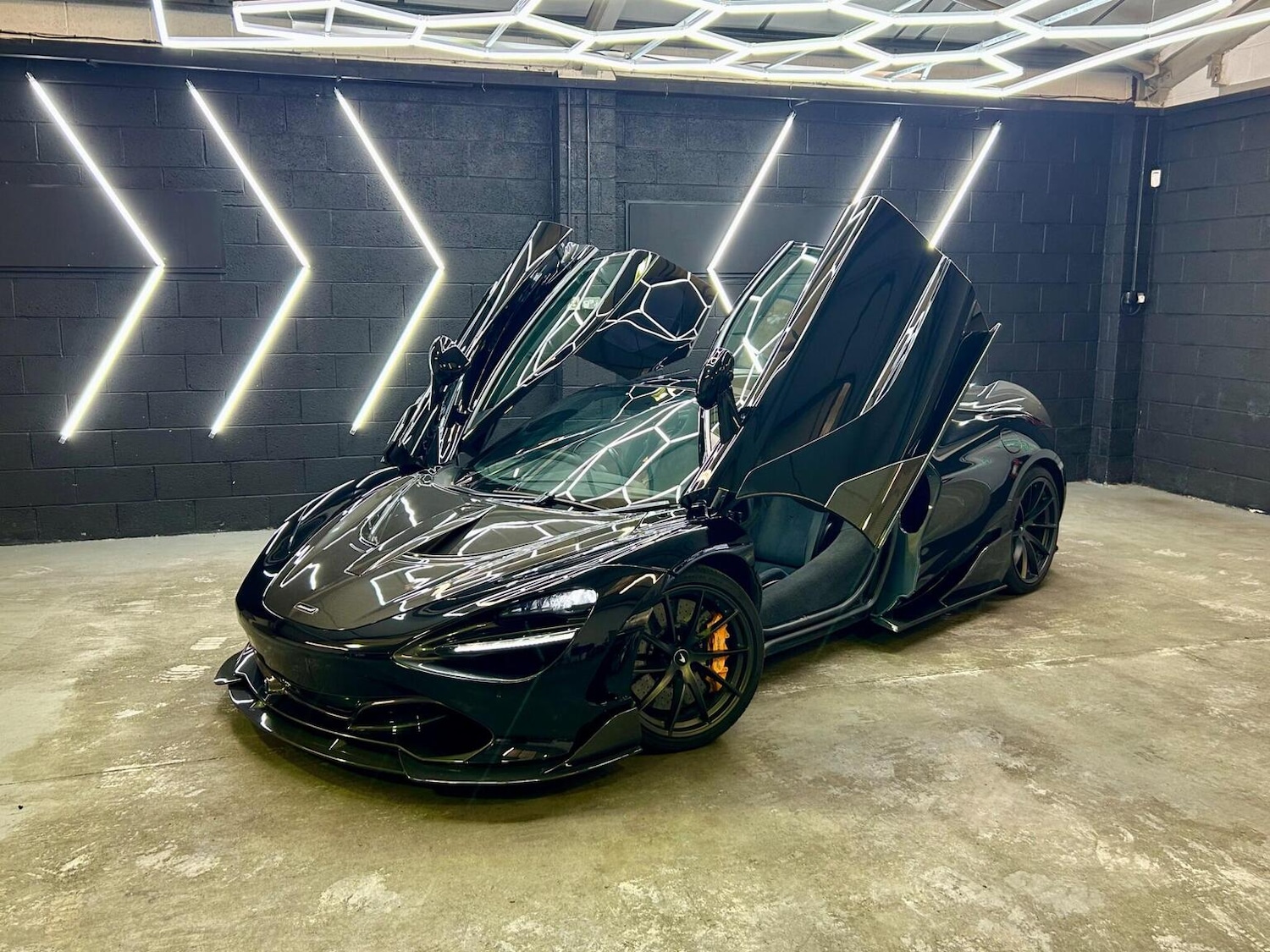 Used McLaren 720S 2019 for sale - 76725575: Photo 2