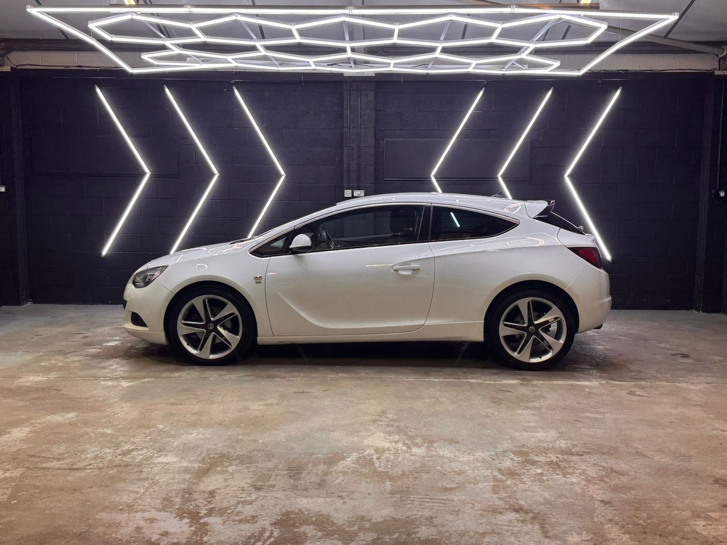 Used Vauxhall Astra GTC 2014 for sale - 77609877: Photo 3