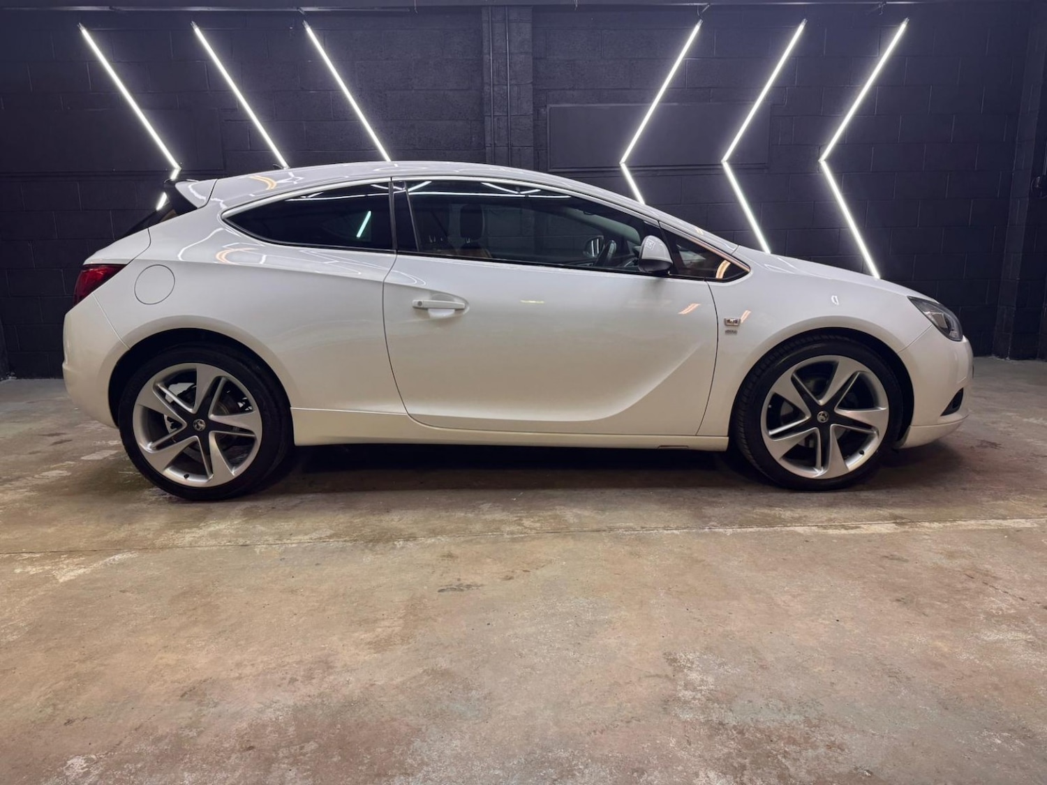 Used Vauxhall Astra GTC 2014 for sale - 77609877: Photo 31