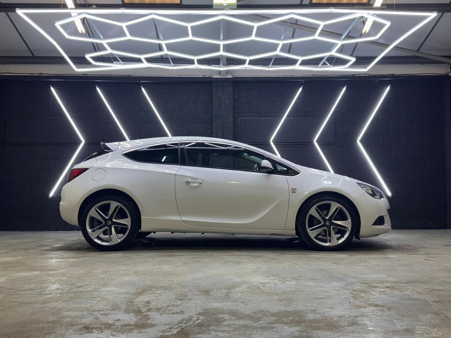 Used Vauxhall Astra GTC 2014 for sale - 77609877: Photo 32