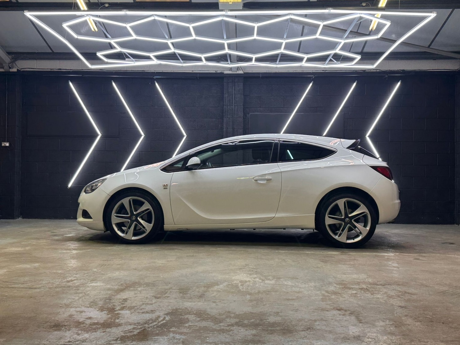 Used Vauxhall Astra GTC 2014 for sale - 77609877: Photo 8