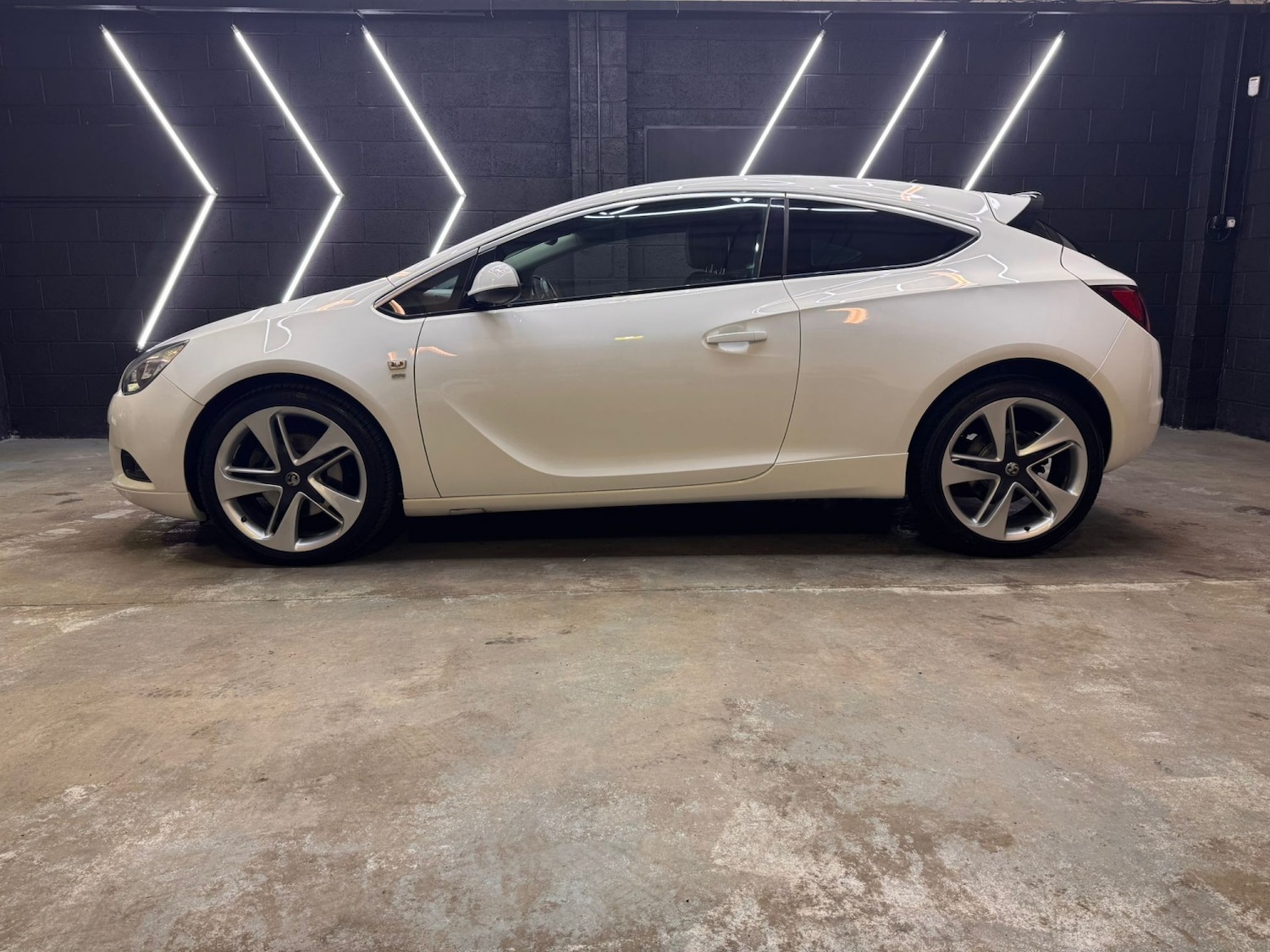 Used Vauxhall Astra GTC 2014 for sale - 77609877: Photo 9