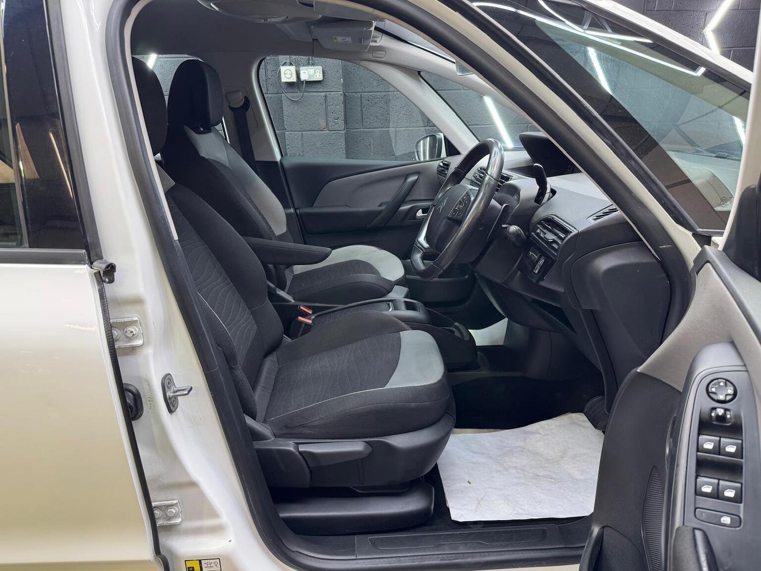 Used Citroen C4 Picasso 2013 for sale - 76793390: Photo 32