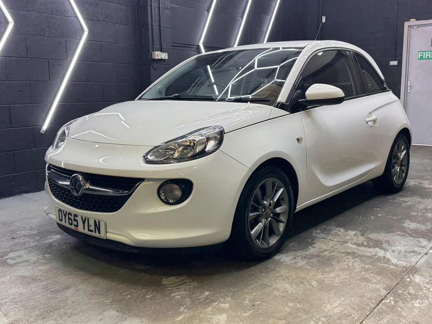 Used Vauxhall ADAM 2015 for sale - 76951082: Photo 4