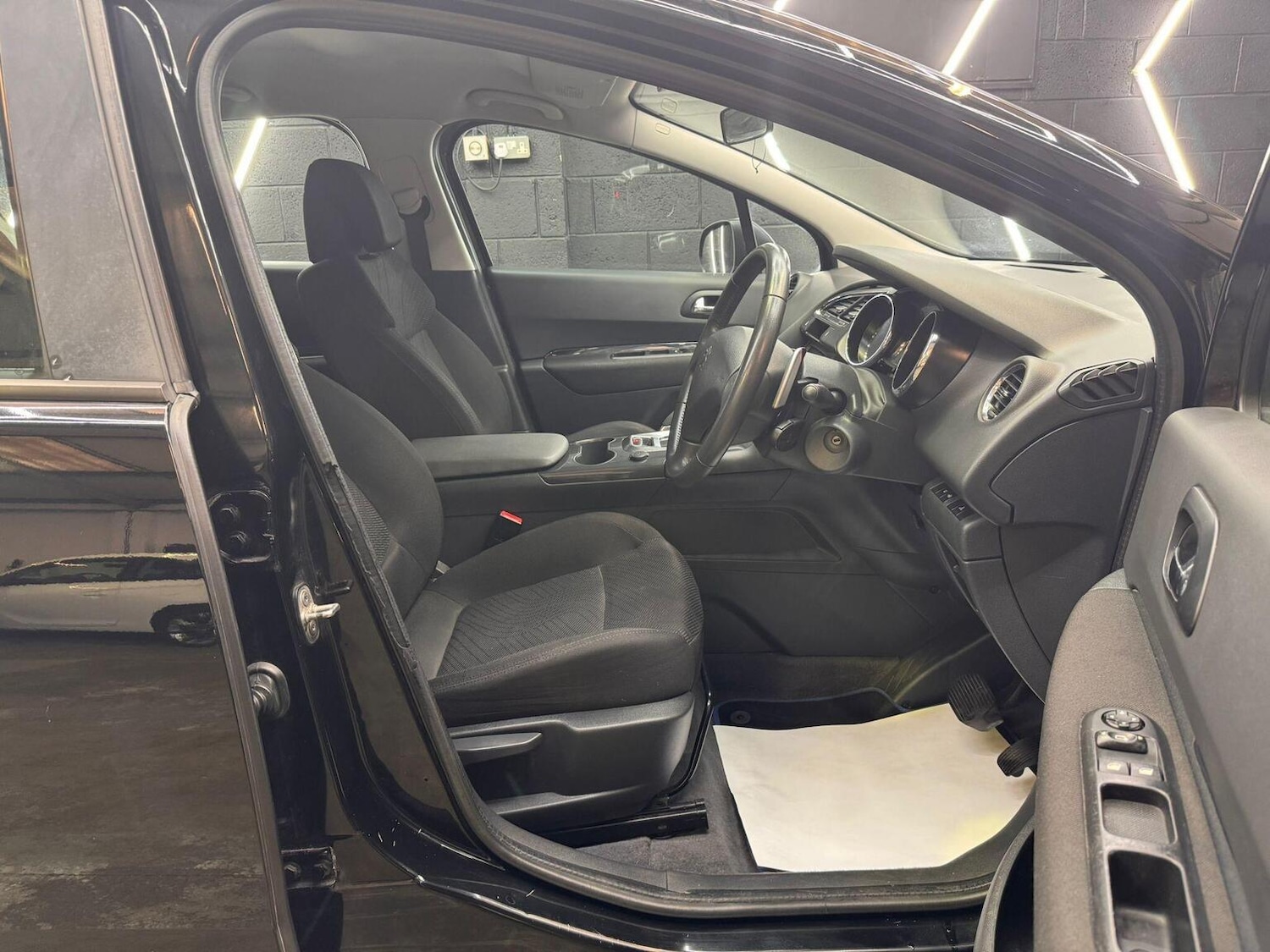 Used Peugeot 3008 2011 for sale - 76877542: Photo 32