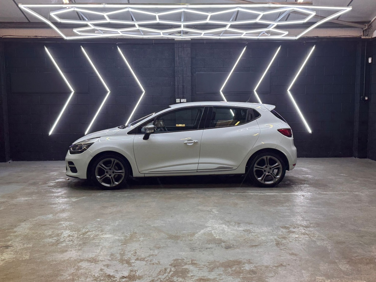 Used Renault Clio 2016 for sale - 78045630: Photo 3