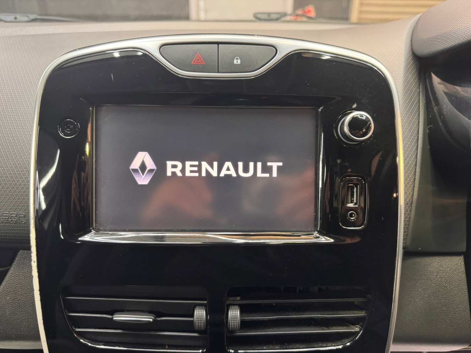 Used Renault Clio 2016 for sale - 78045630: Photo 42