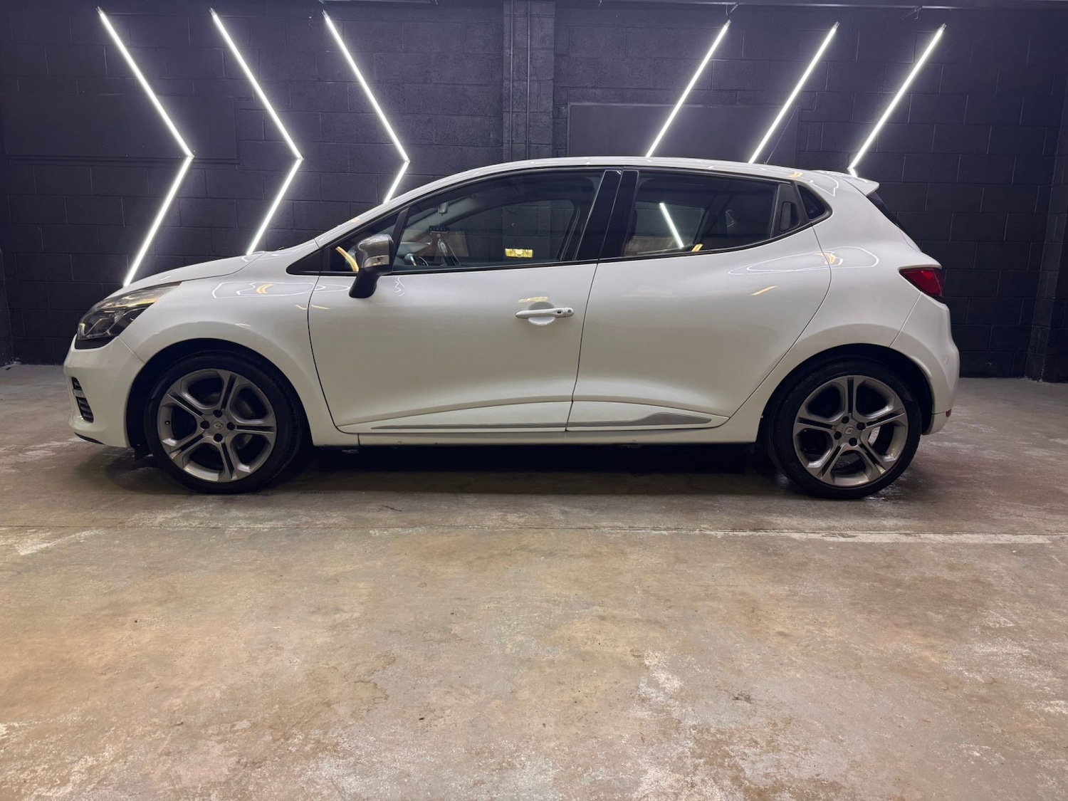 Used Renault Clio 2016 for sale - 78045630: Photo 6