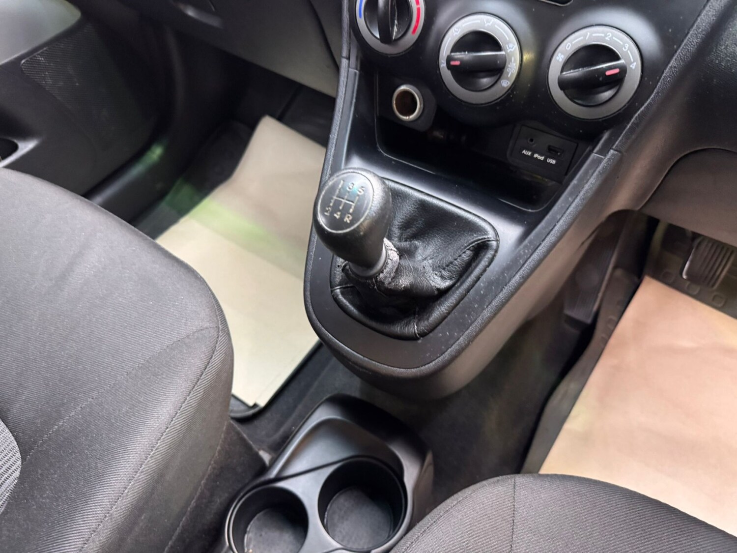 Used Hyundai i10 2013 for sale - 78182856: Photo 36