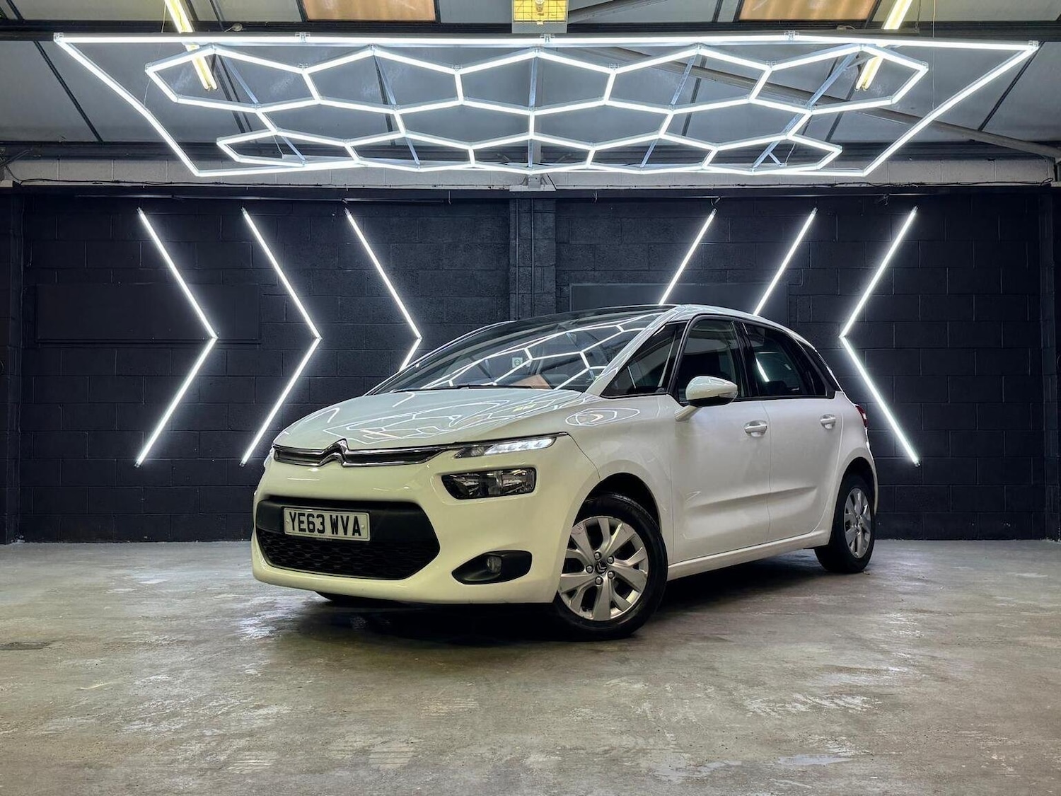 Used Citroen C4 Picasso 2013 for sale - 76725751: Photo 2