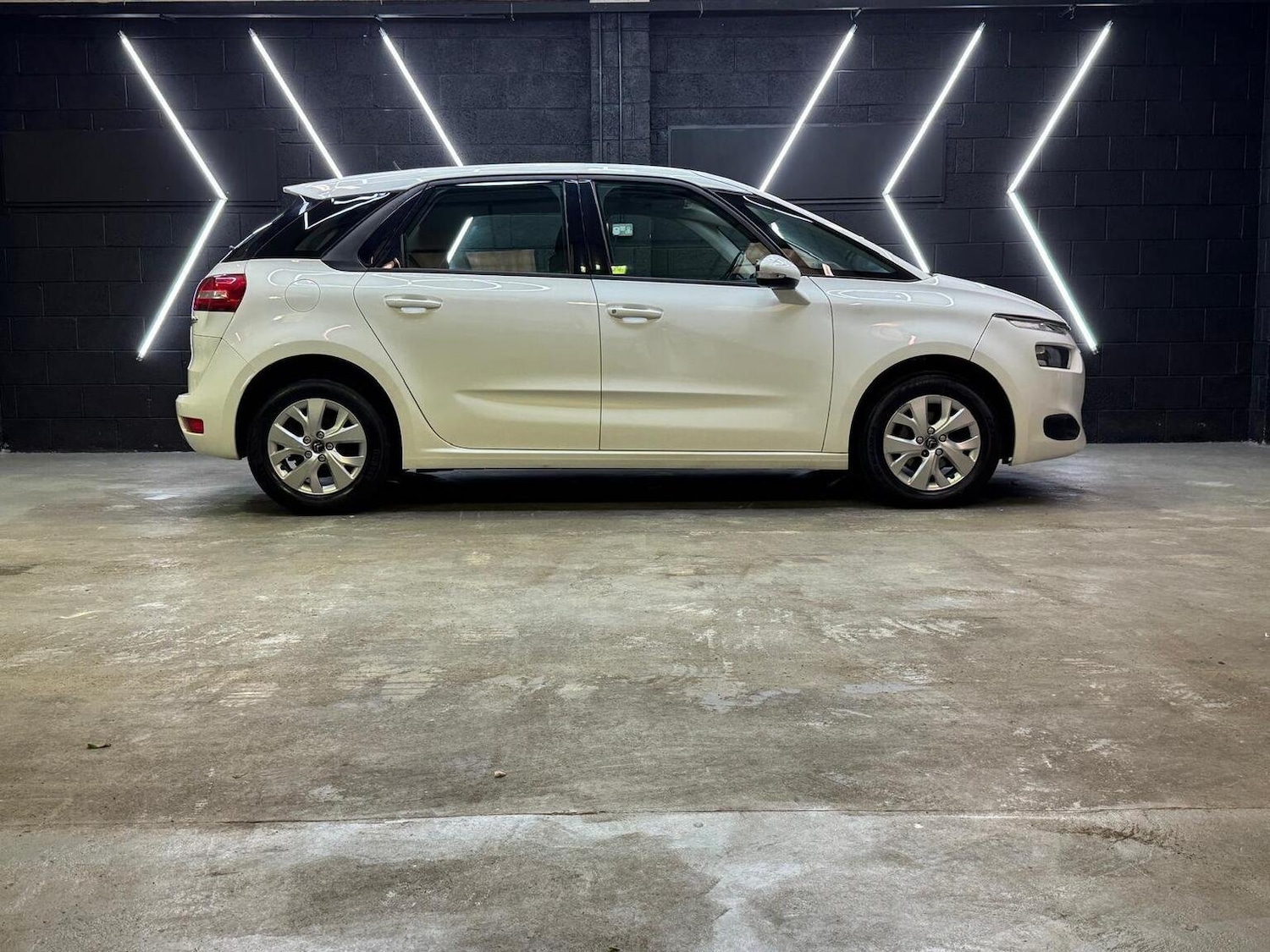 Used Citroen C4 Picasso 2013 for sale - 76725751: Photo 24