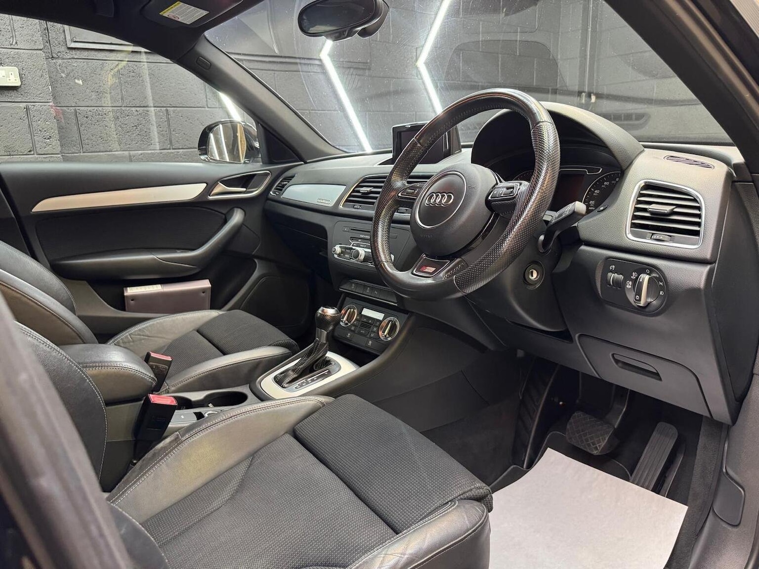 Used Audi Q3 2012 for sale - 76725757: Photo 35