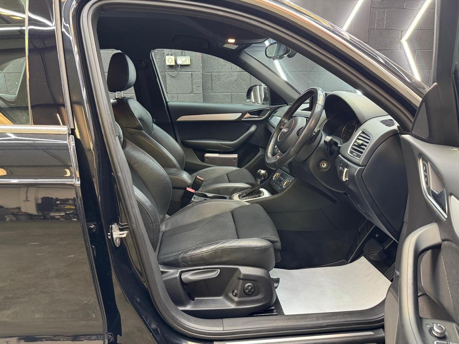 Used Audi Q3 2012 for sale - 76725757: Photo 36