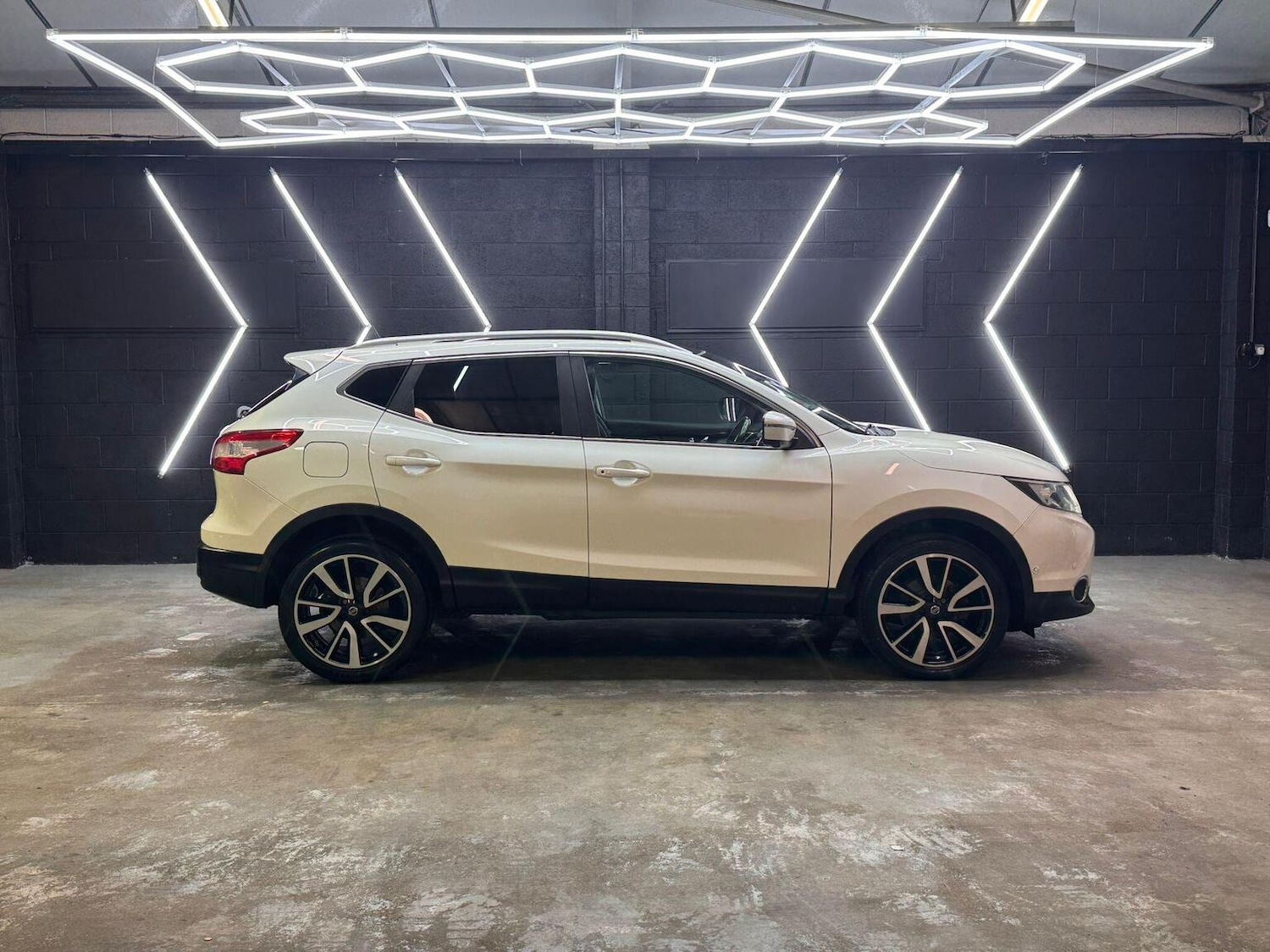 Used Nissan Qashqai 2015 for sale - 76986851: Photo 29