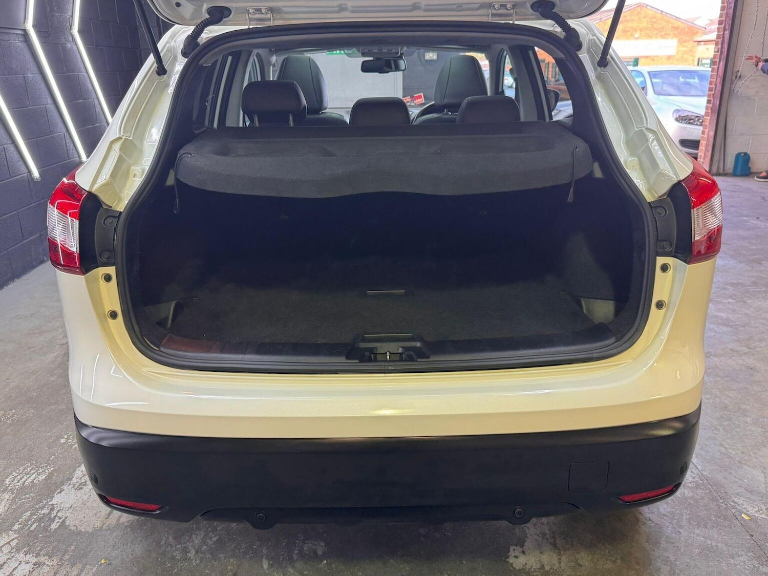 Used Nissan Qashqai 2015 for sale - 76986851: Photo 48