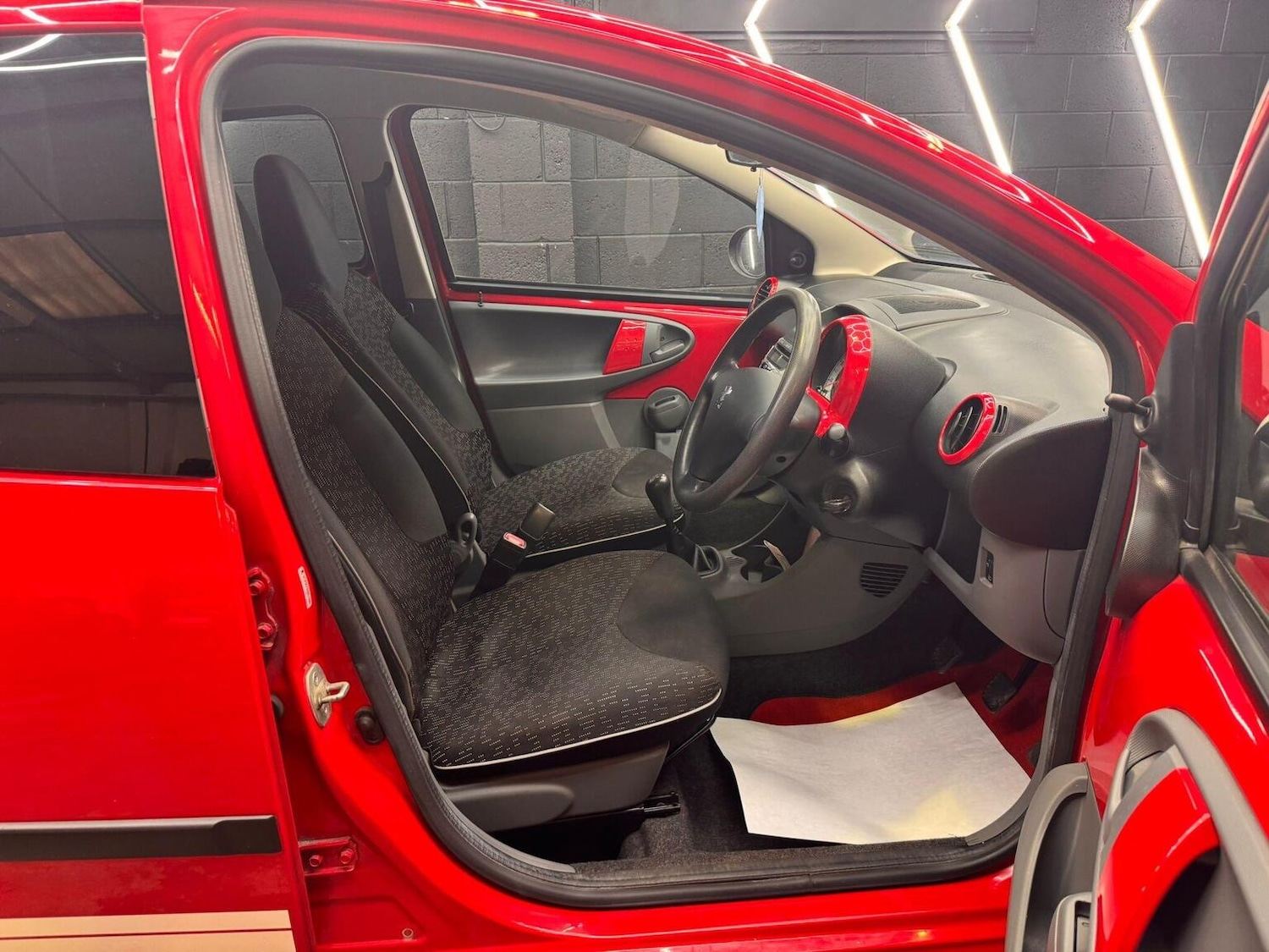 Used Peugeot 107 2011 for sale - 77937792: Photo 24