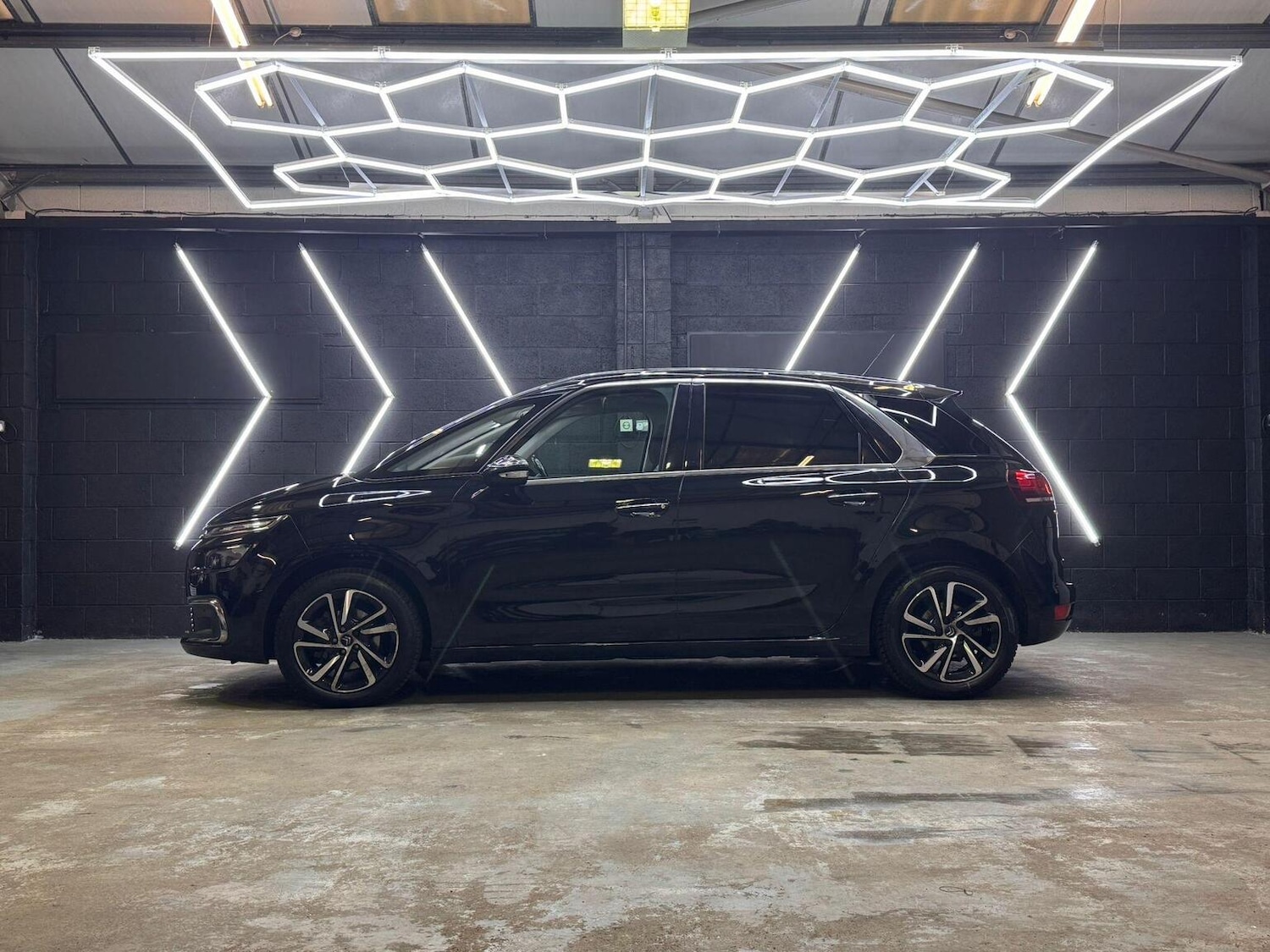 Used Citroen C4 Picasso 2016 for sale - 77289103: Photo 3