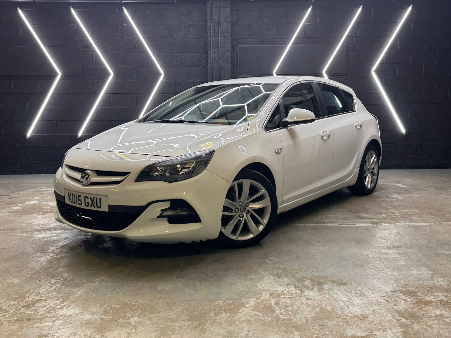 Used Vauxhall Astra 2015 for sale - 77681806: Photo 2