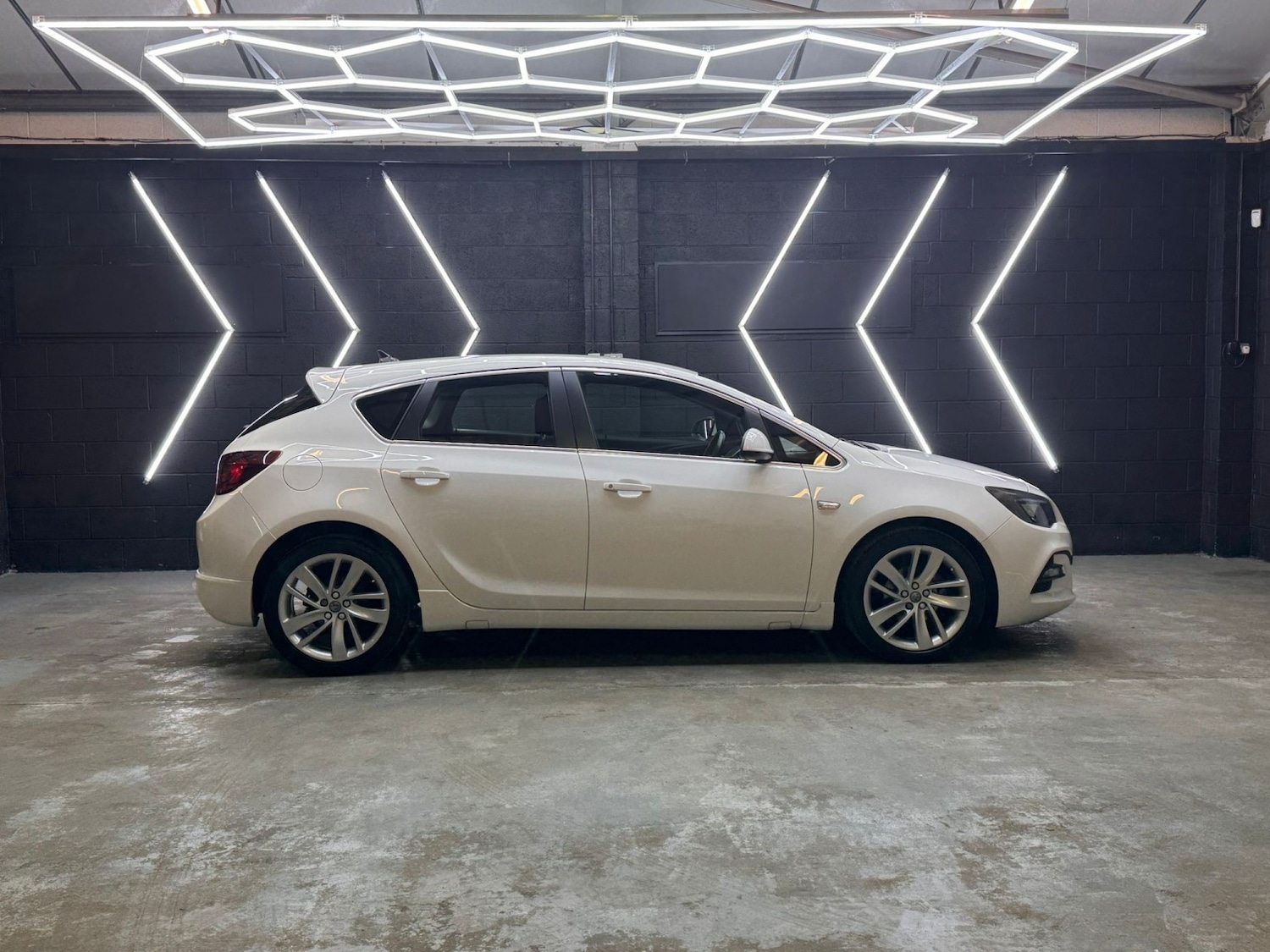 Used Vauxhall Astra 2015 for sale - 77681806: Photo 29