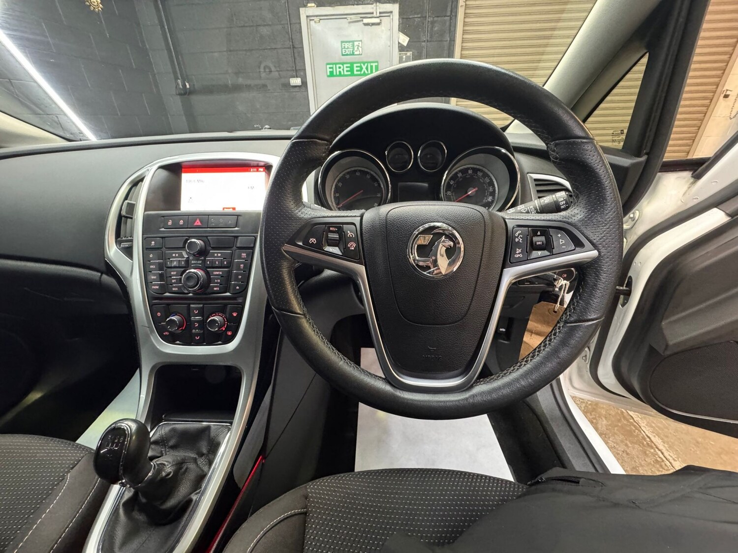 Used Vauxhall Astra 2015 for sale - 77681806: Photo 32