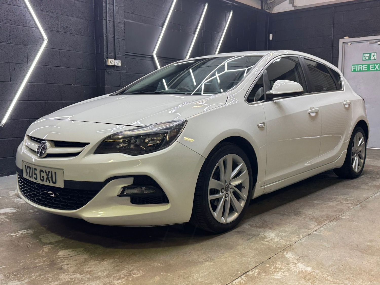 Used Vauxhall Astra 2015 for sale - 77681806: Photo 4