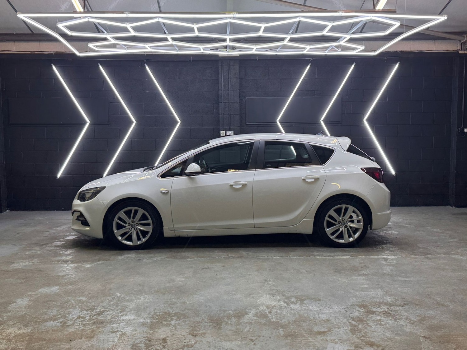 Used Vauxhall Astra 2015 for sale - 77681806: Photo 6