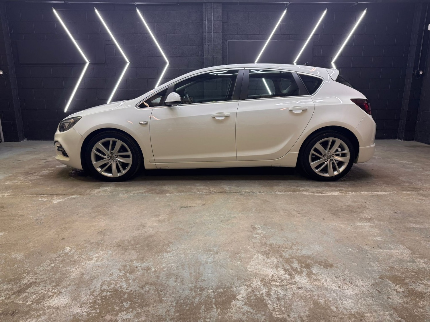 Used Vauxhall Astra 2015 for sale - 77681806: Photo 7