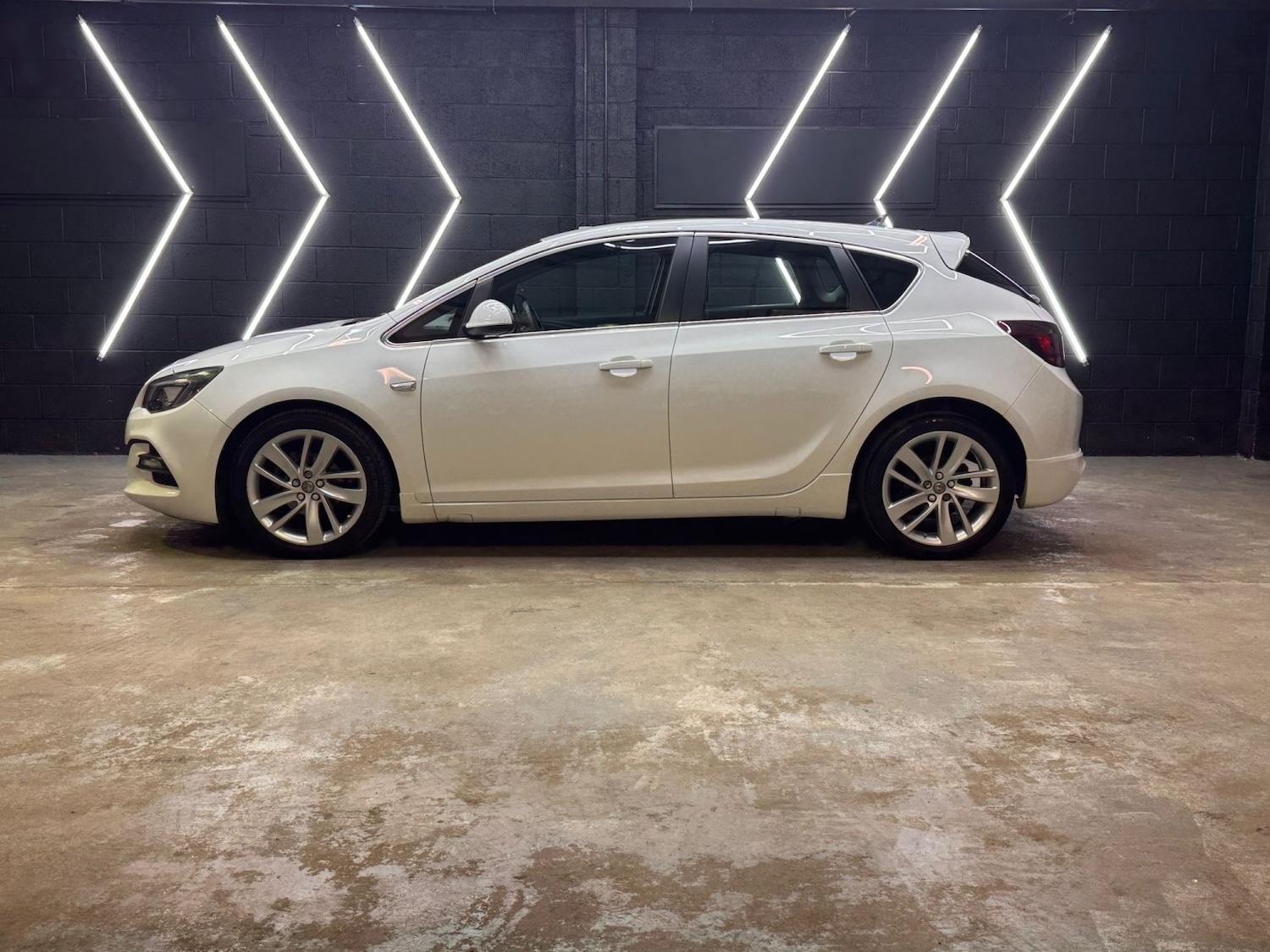 Used Vauxhall Astra 2015 for sale - 77681806: Photo 8