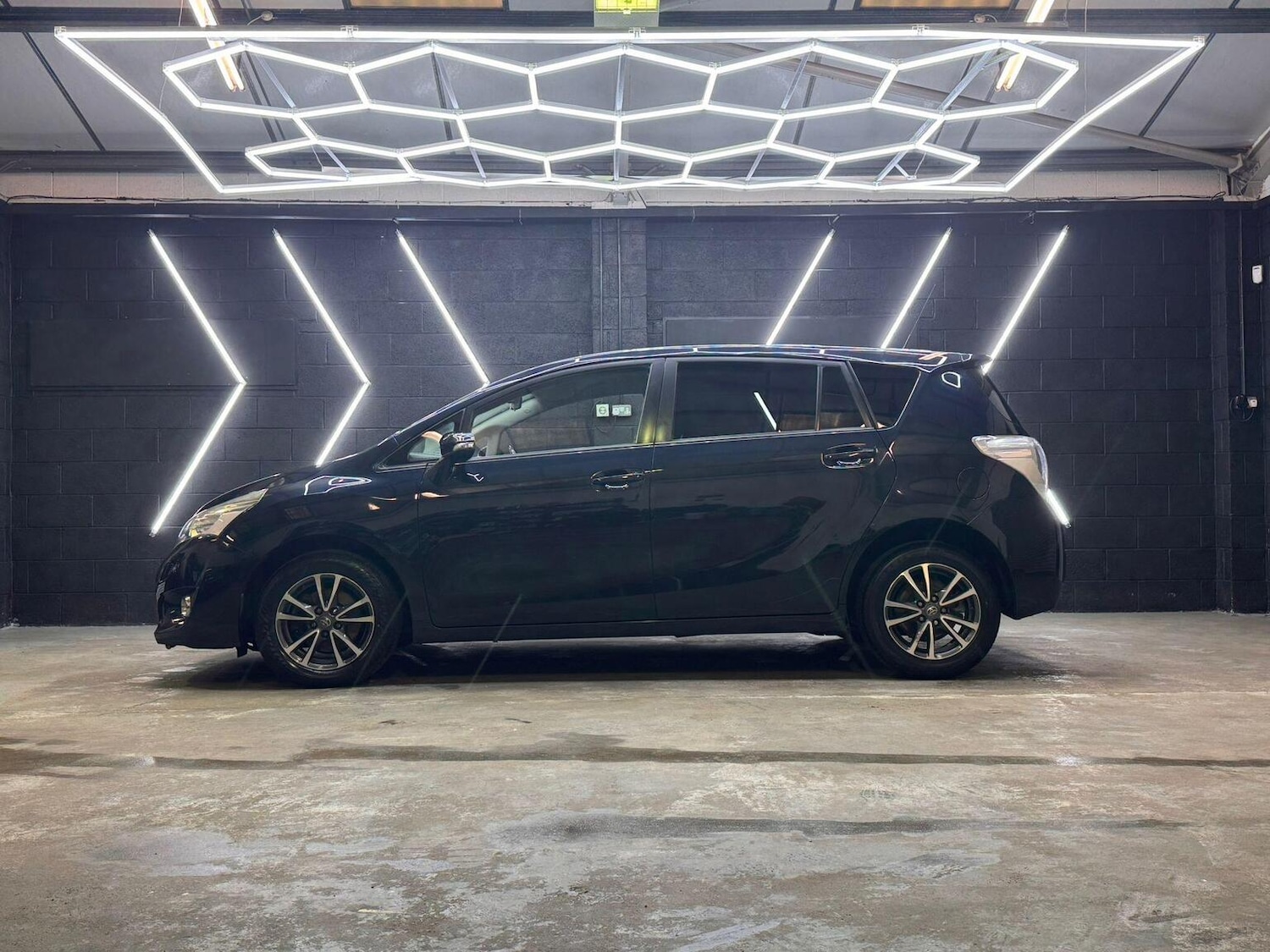 Used Toyota Verso 2015 for sale - 77303563: Photo 8