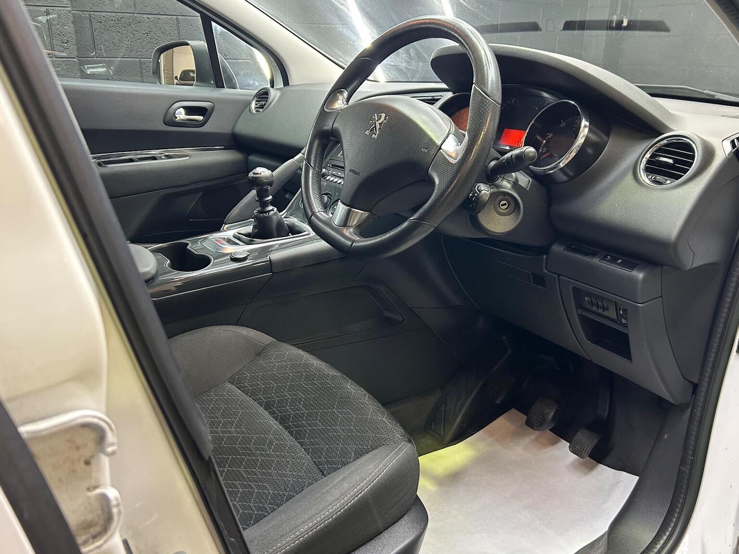 Used Peugeot 3008 2014 for sale - 76974400: Photo 24