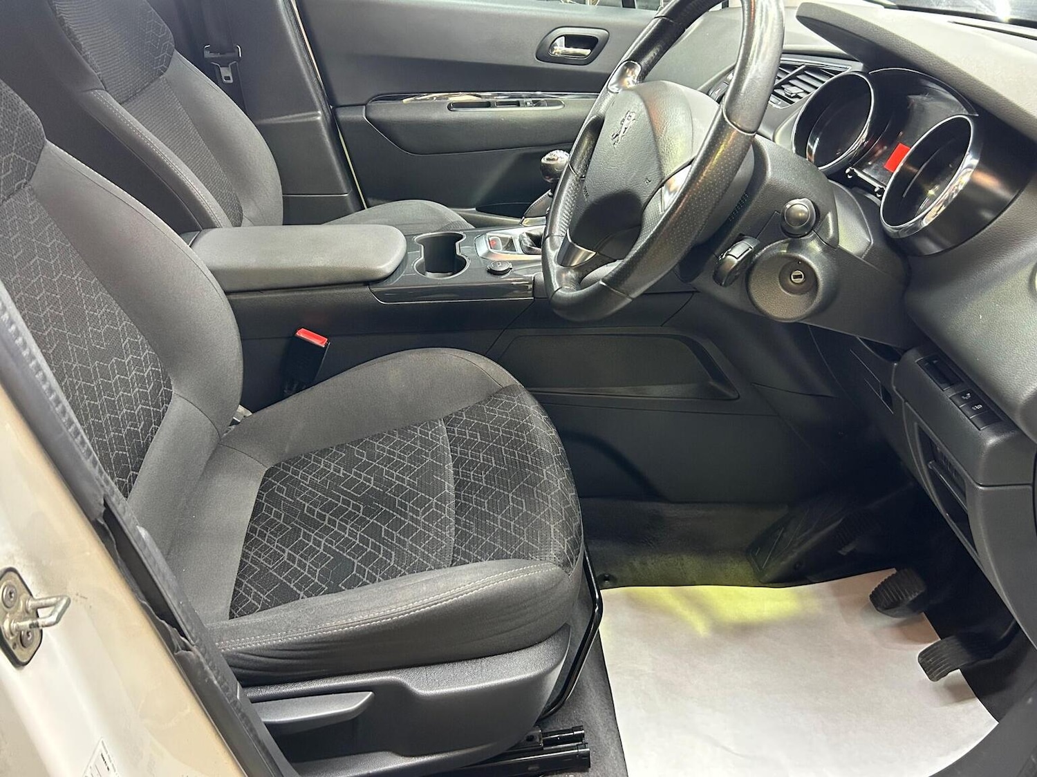 Used Peugeot 3008 2014 for sale - 76974400: Photo 25