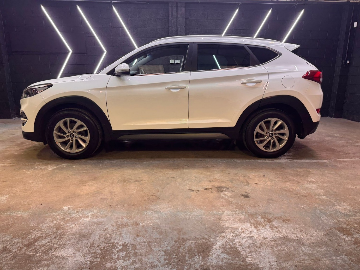 Used Hyundai TUCSON 2017 for sale - 77997248: Photo 10