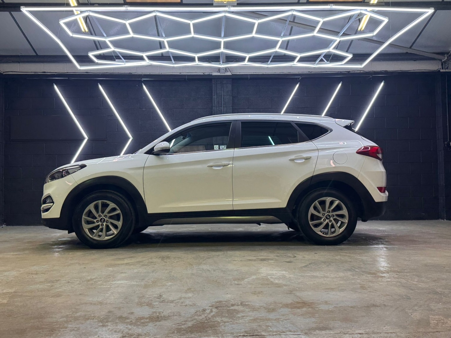 Used Hyundai TUCSON 2017 for sale - 77997248: Photo 2