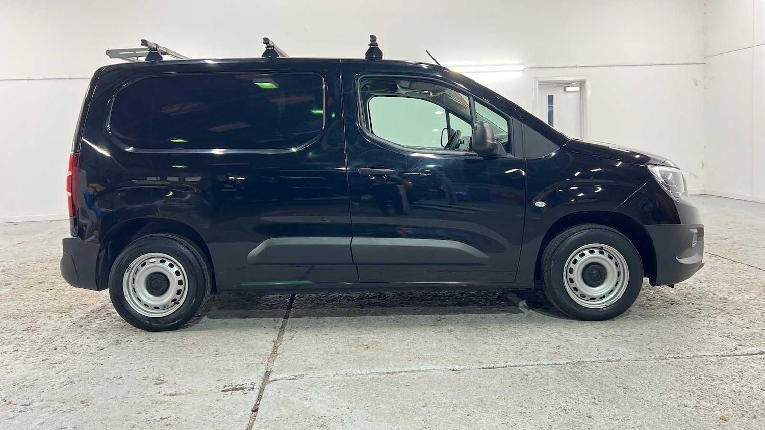 Used Vauxhall Combo 2022 for sale - 76967923: Photo 2