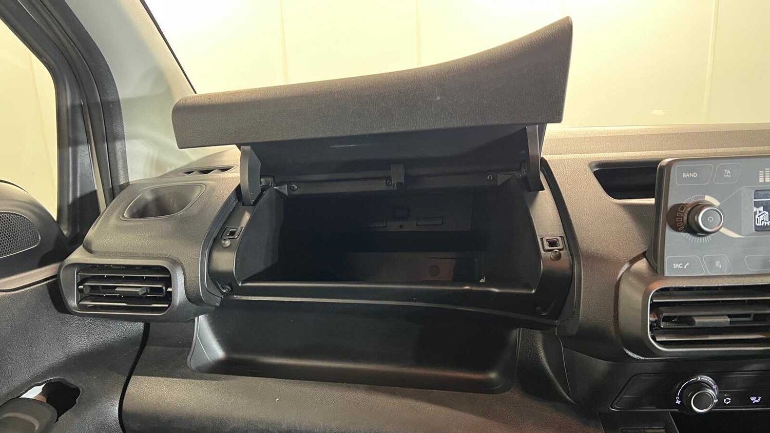 Used Peugeot Partner 2019 for sale - 77810919: Photo 22