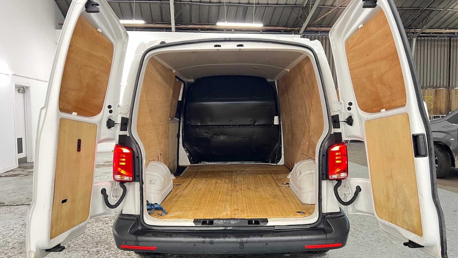 Used Volkswagen Transporter 2023 for sale - 76063500: Photo 10