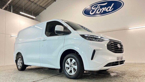 Used Ford Transit Custom 2024 for sale - 75637679: Photo 1