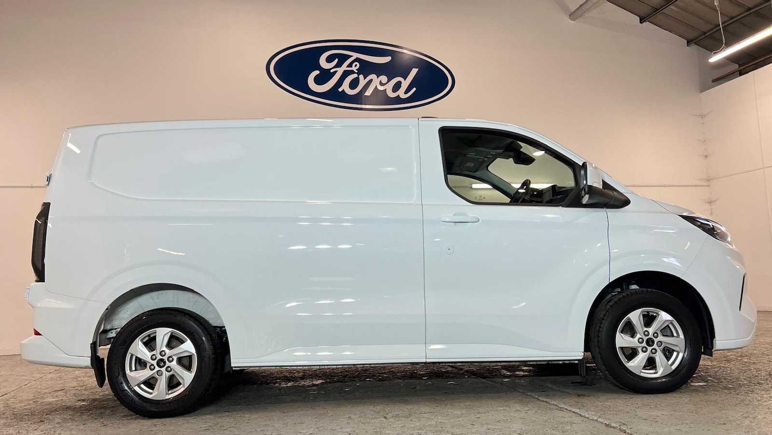 Used Ford Transit Custom 2024 for sale - 76610481: Photo 2