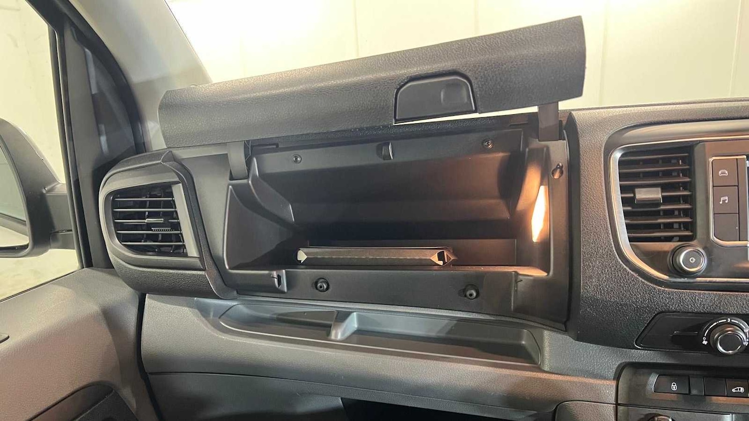 Used Vauxhall Vivaro 2022 for sale - 76610637: Photo 31