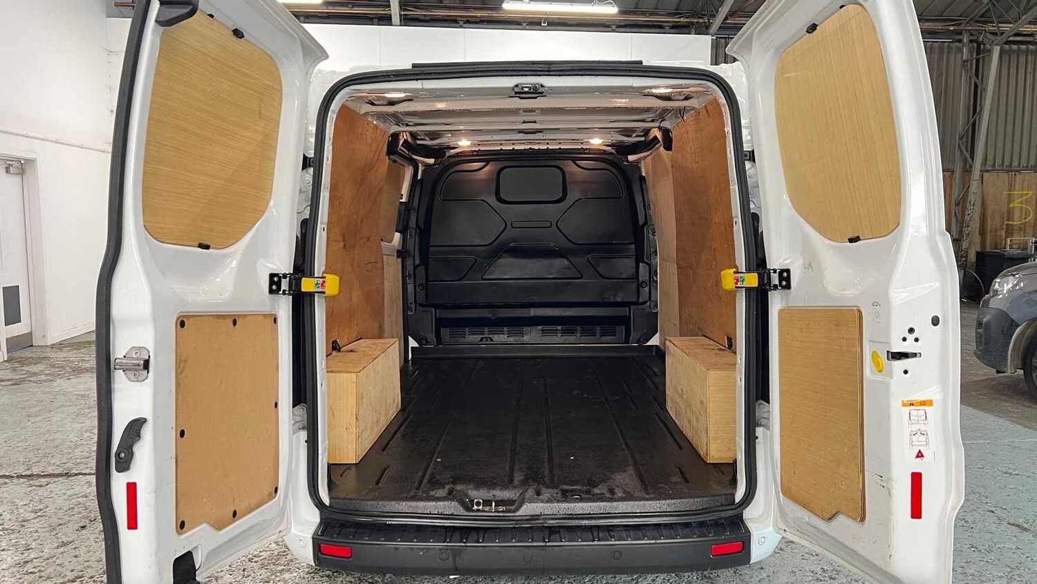 Used Ford Transit Custom 2023 for sale - 76230393: Photo 10