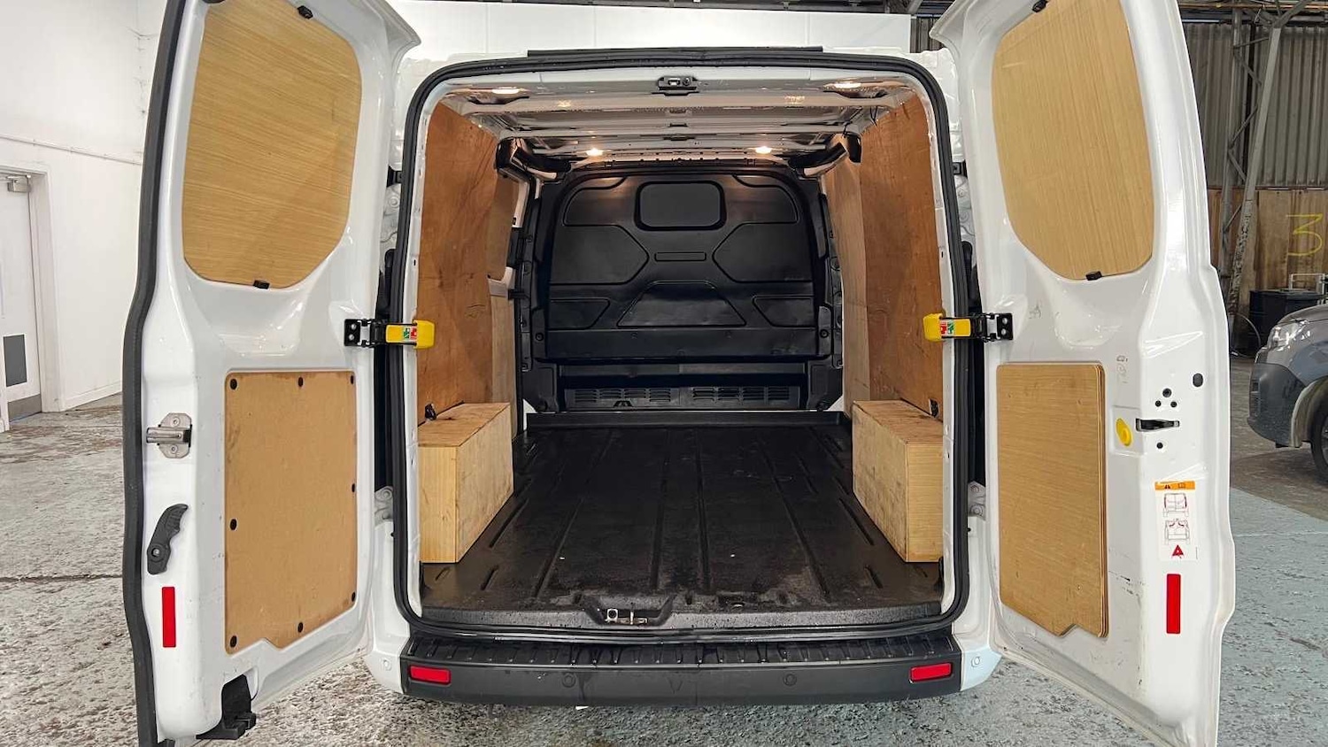 Used Ford Transit Custom 2023 for sale - 76230393: Photo 32