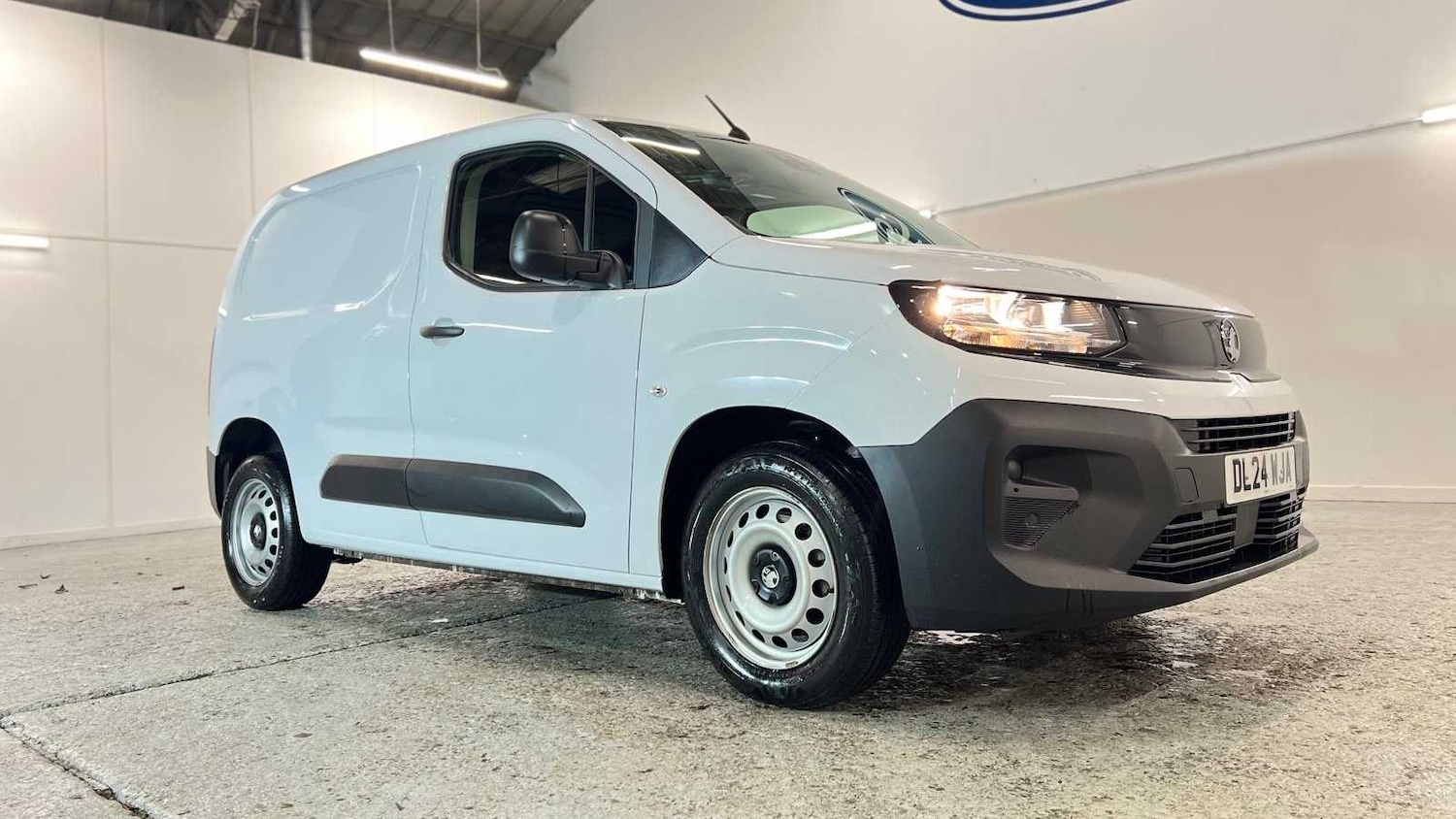 Used Vauxhall Combo 2024 for sale - 76553224: Photo 1